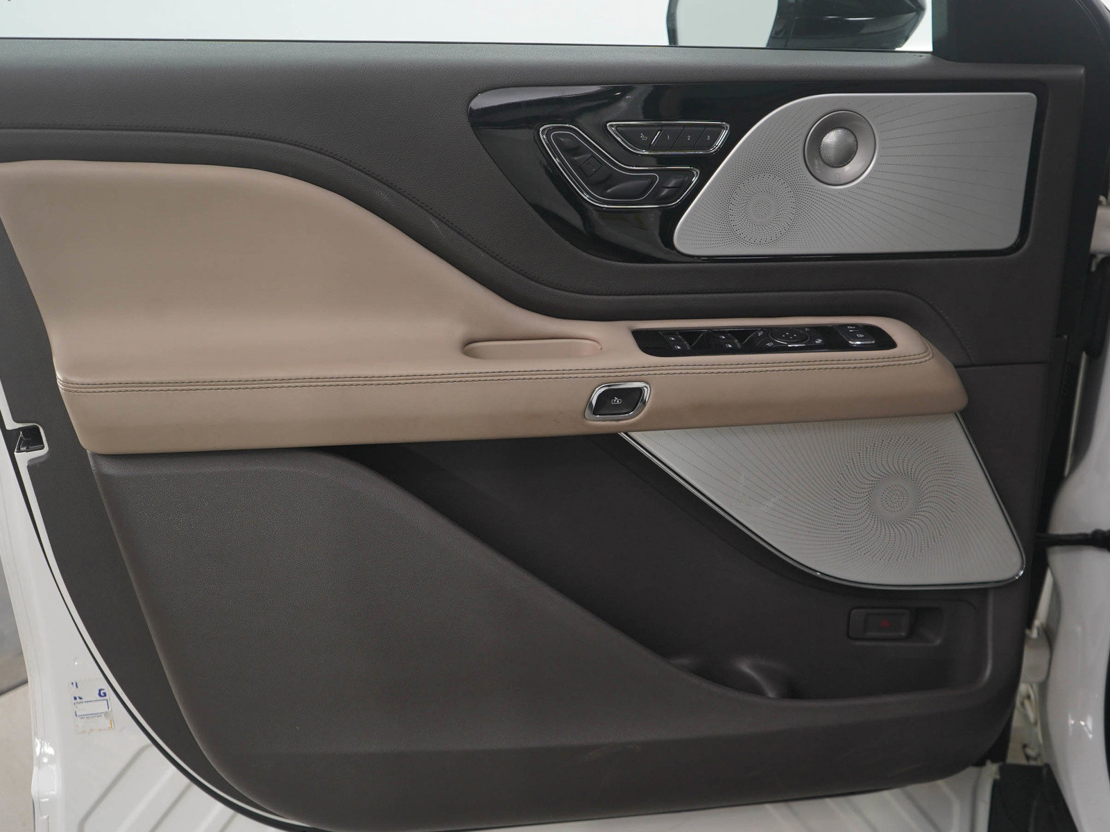 Used 2021 Lincoln Aviator Reserve w/ Equipment Group 202A image 22