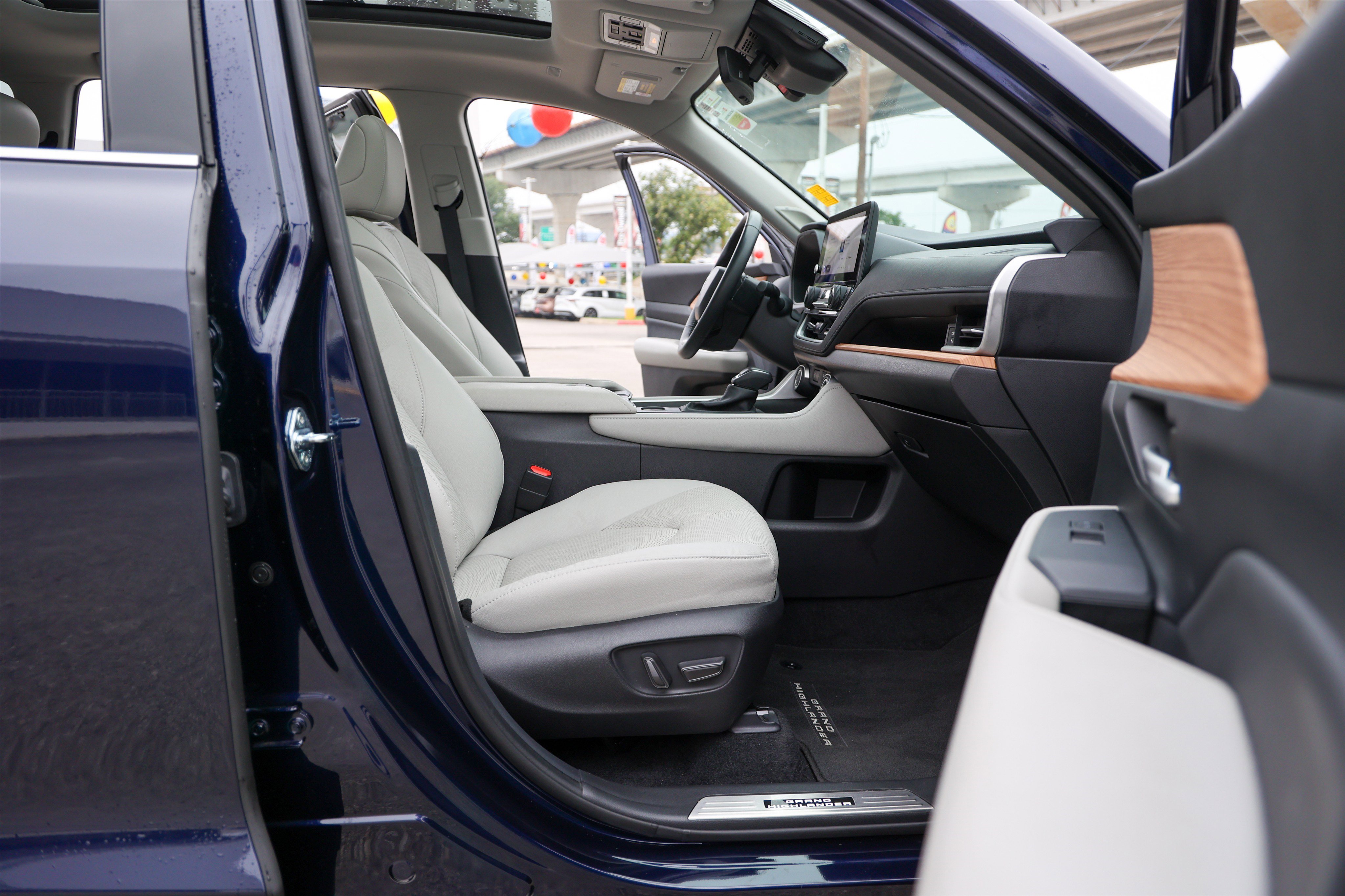 Certified 2025 Toyota Grand Highlander FWD image 50