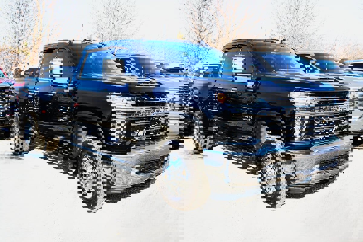 Used 2023 Chevrolet Silverado 3500 LTZ w/ LTZ Convenience Package image 5