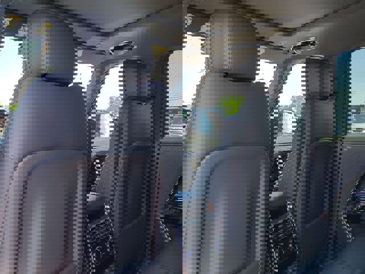 New 2025 Land Rover Range Rover Sport Dynamic SE image 16