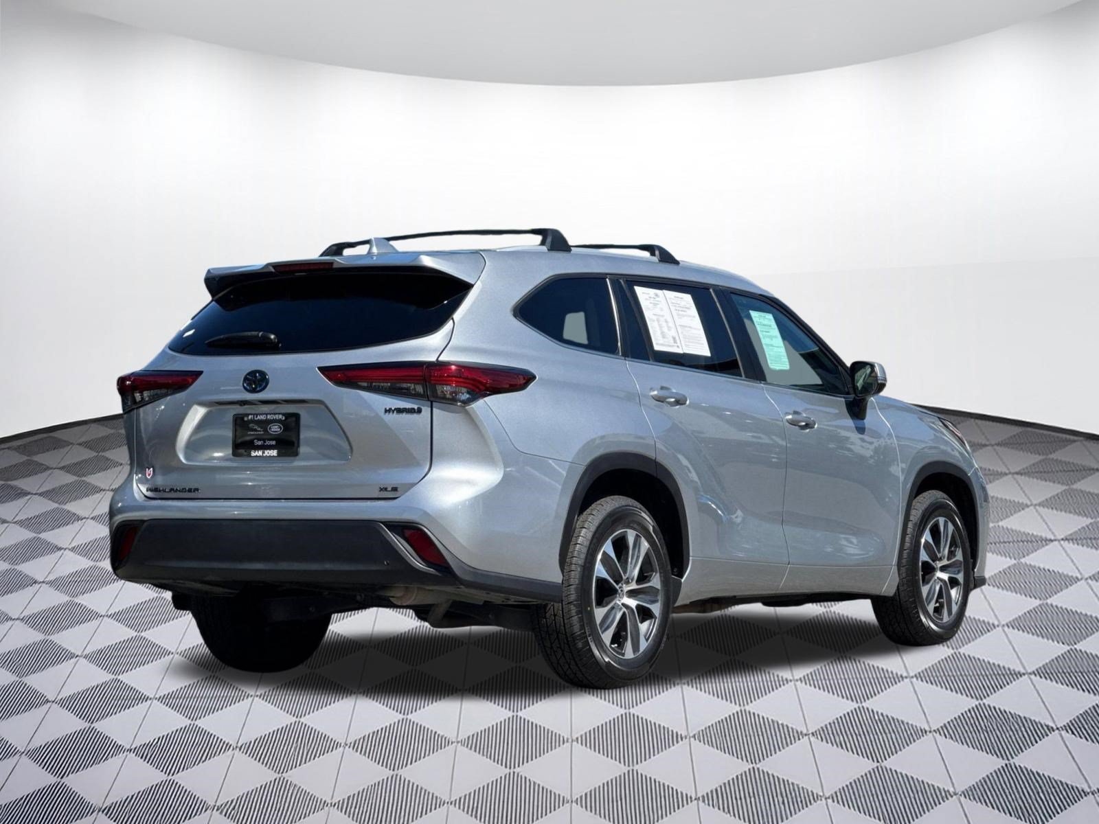 Used 2023 Toyota Highlander XLE FWD image 8