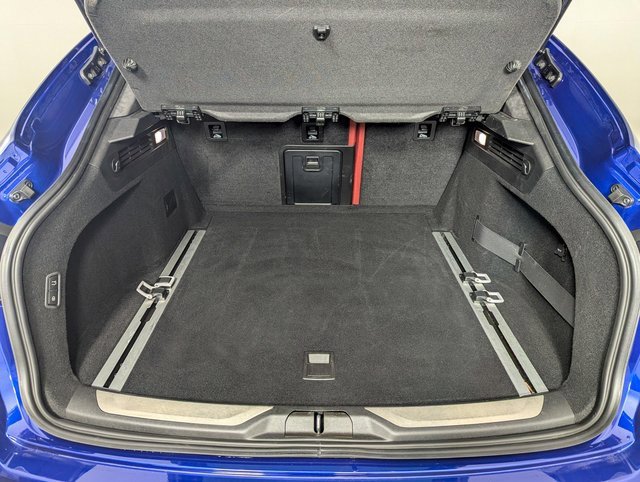 Used 2023 Maserati Levante Trofeo image 23