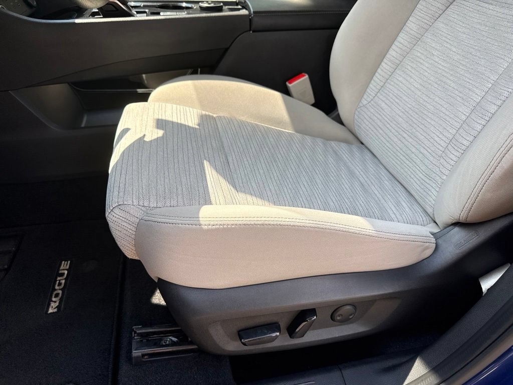 Used 2021 Nissan Rogue SV AWD/4WD image 16