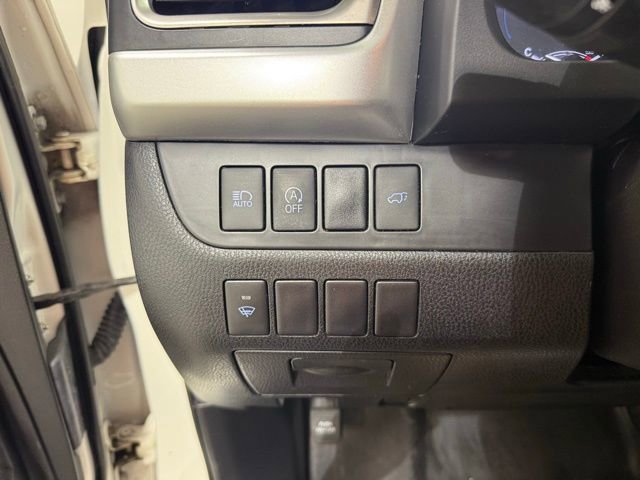 Used 2017 Toyota Highlander Plus FWD image 18