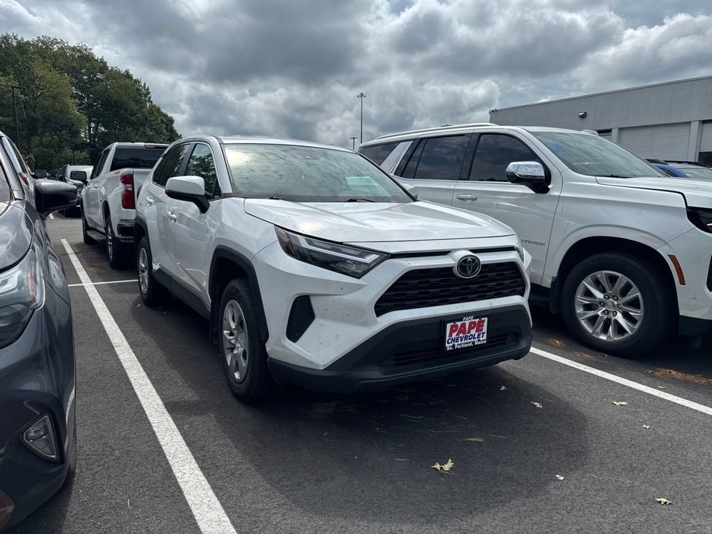 Used 2023 Toyota RAV4 LE AWD/4WD image 2