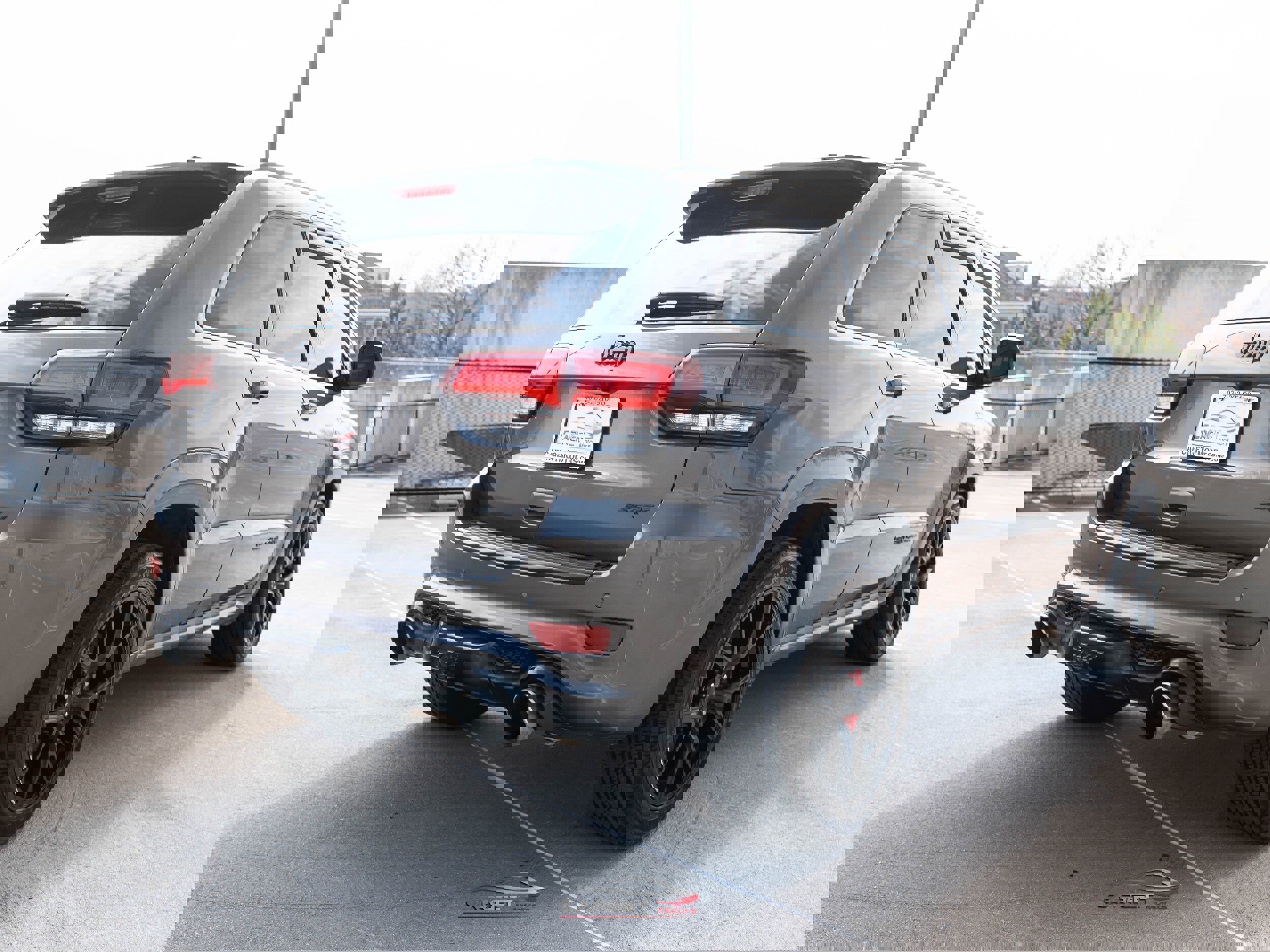 Used 2016 Jeep Grand Cherokee SRT image 7