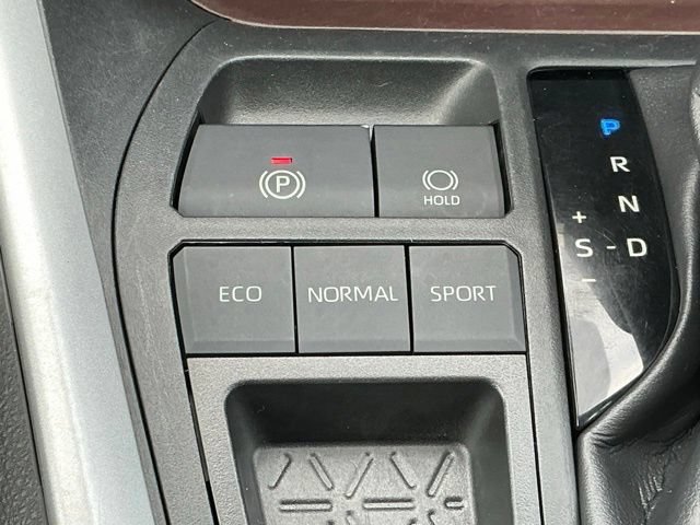 Used 2020 Toyota RAV4 Limited FWD image 31