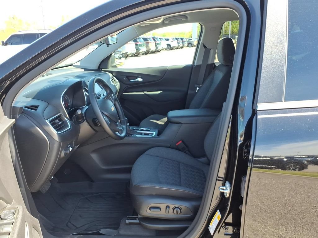 Used 2024 Chevrolet Equinox LT w/ LPO, Floor Liner Package FWD image 4