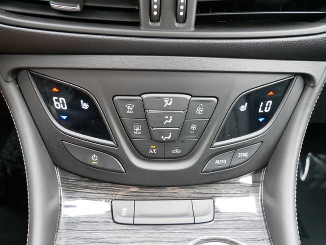 Used 2018 Buick Envision Premium AWD/4WD image 21