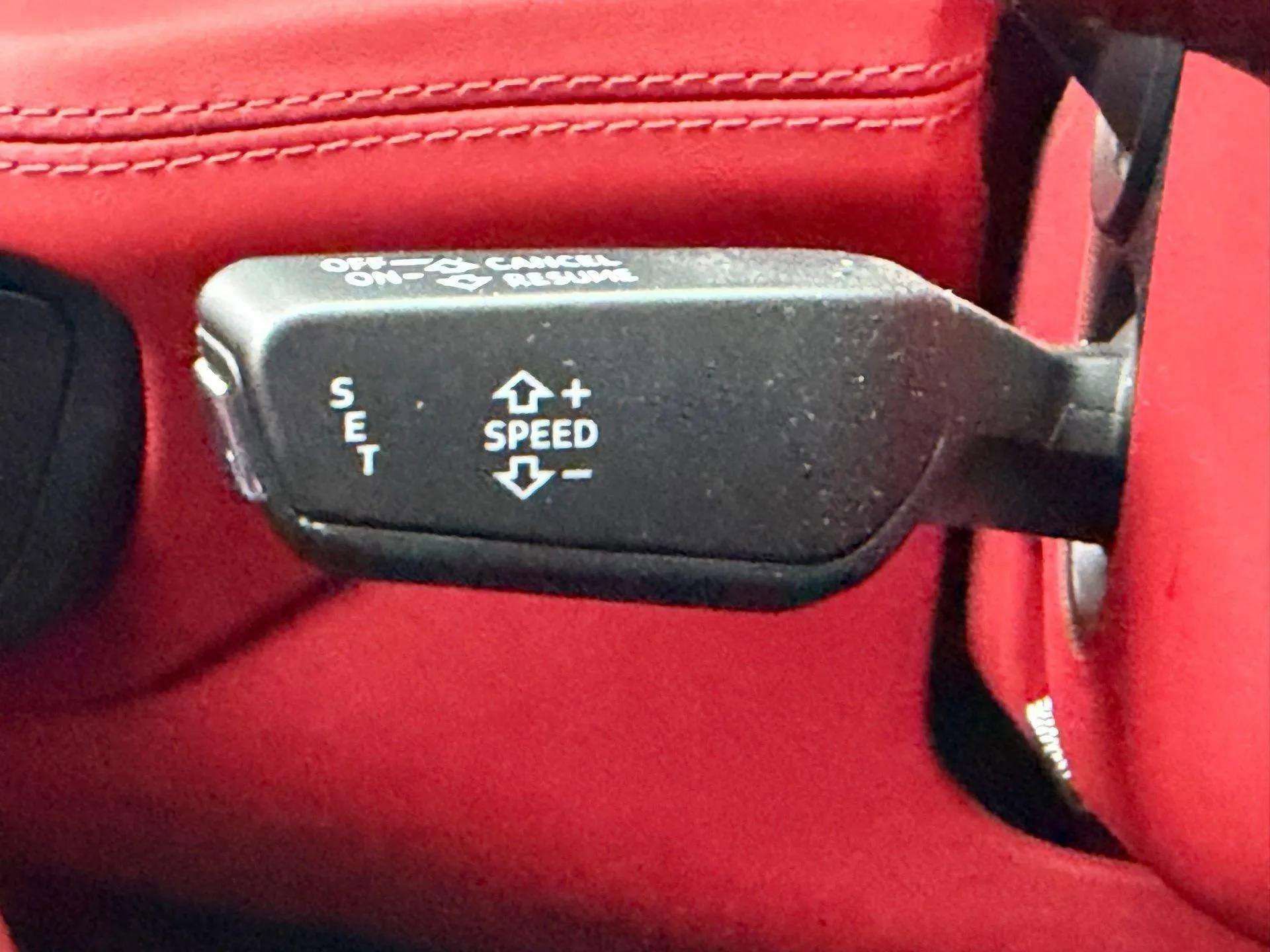 Certified 2022 Bentley Bentayga image 35