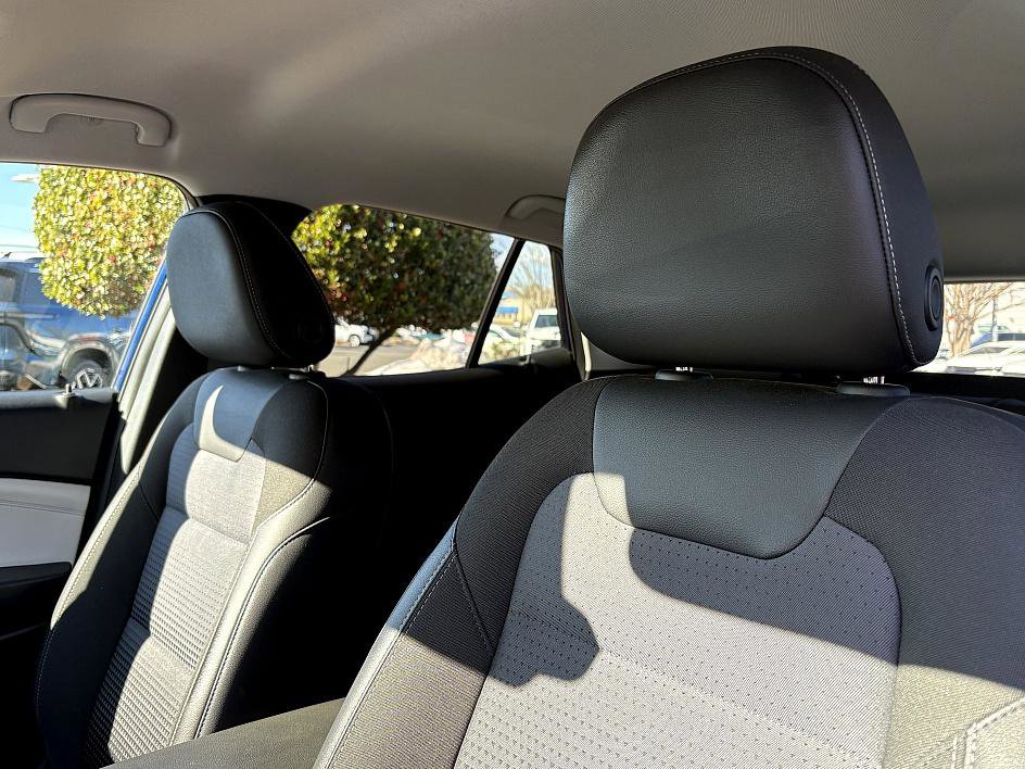 Used 2024 Chevrolet Trax LT w/ LT Convenience Package image 18