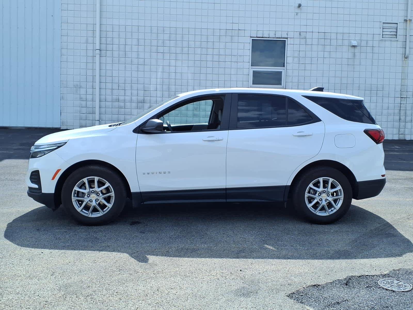 Used 2023 Chevrolet Equinox LS w/ LS Convenience Package FWD image 5