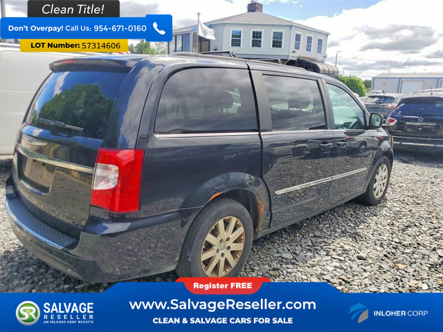 Used 2013 Chrysler Town & Country Touring FWD image 4