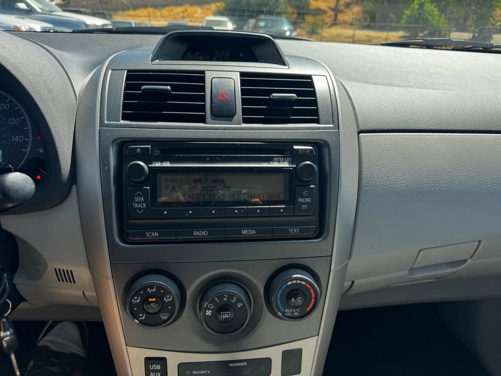 Used 2012 Toyota Corolla LE FWD image 13