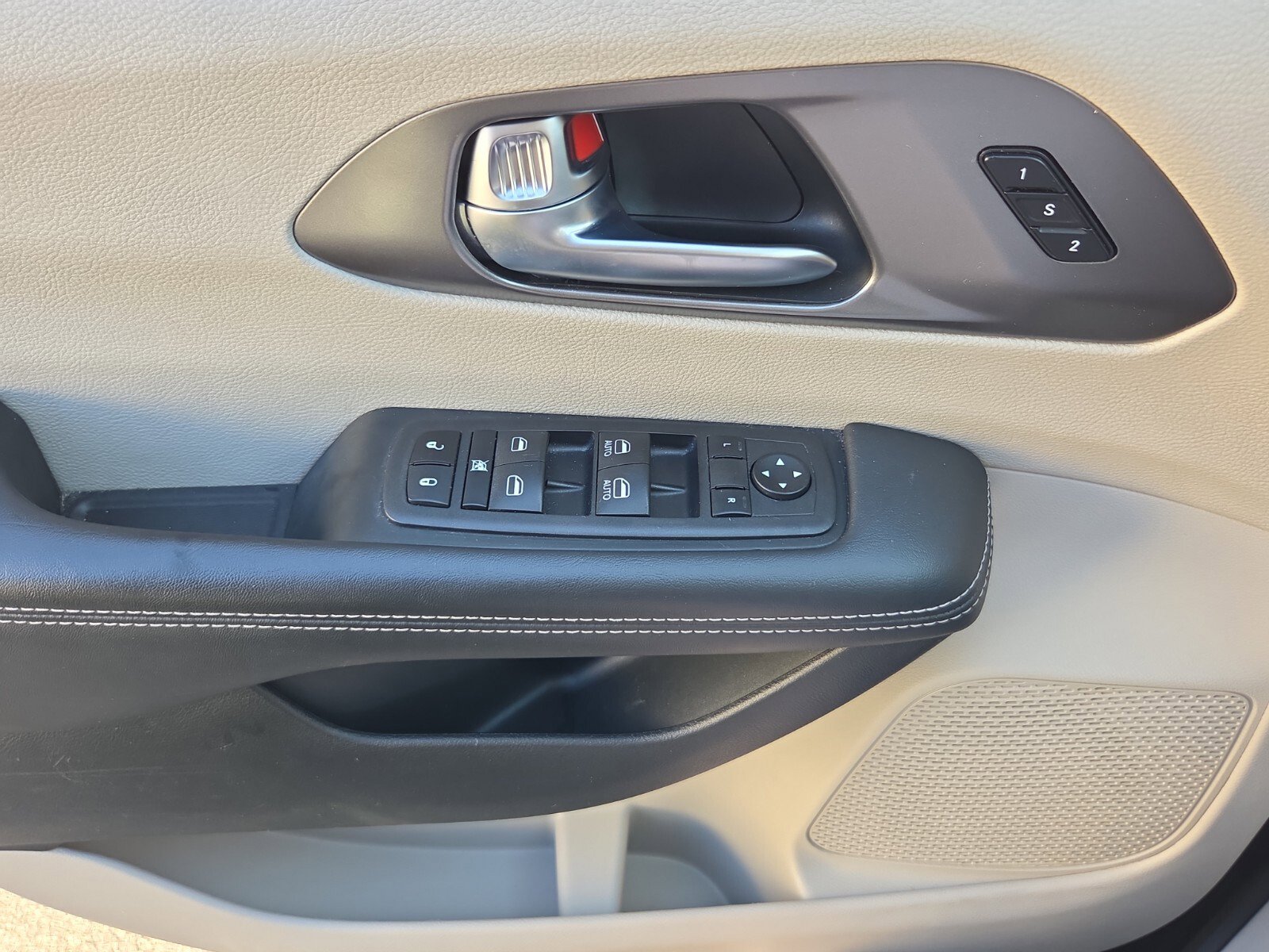 Used 2023 Chrysler Pacifica Touring-L FWD image 24
