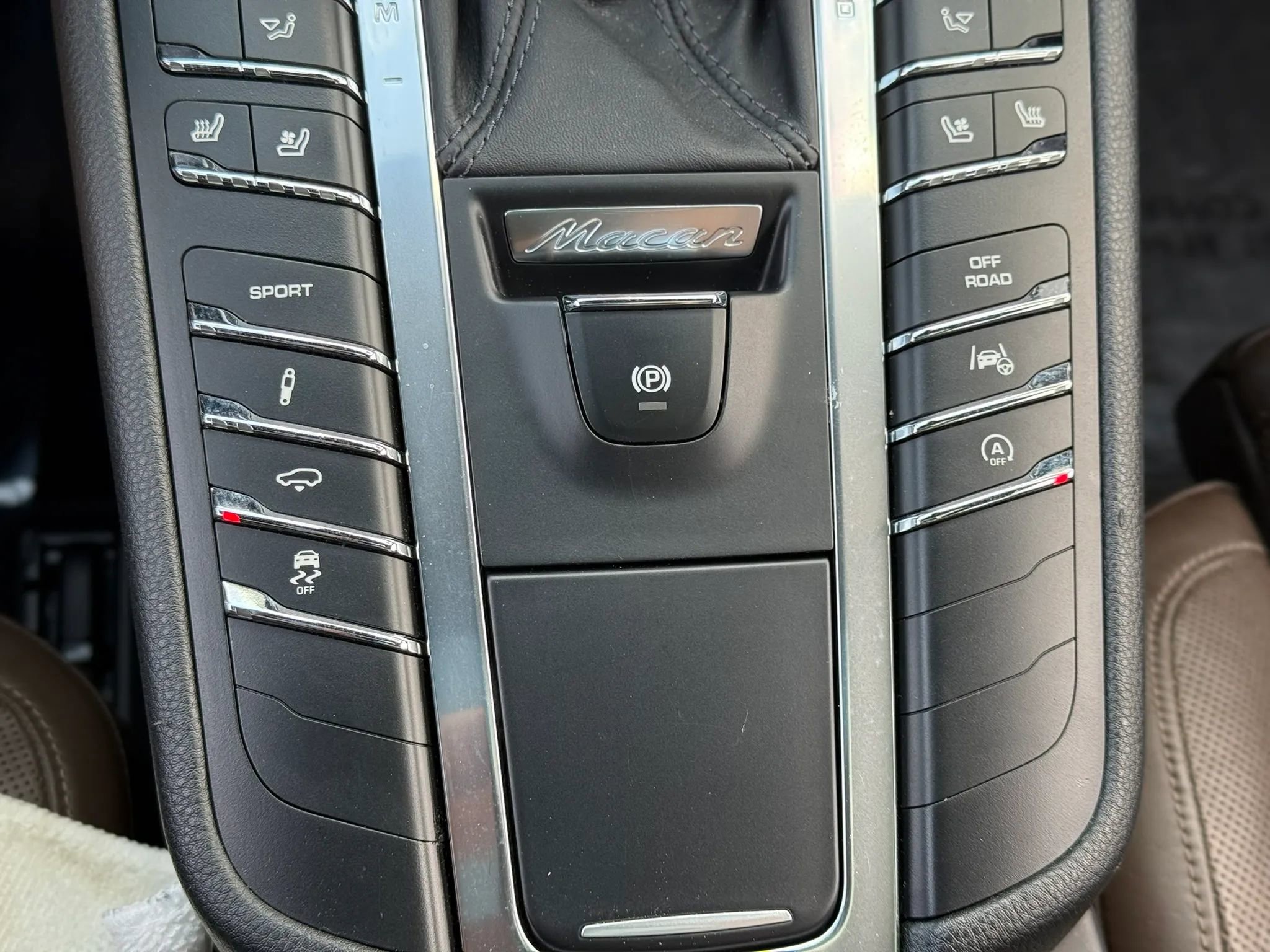 Used 2015 Porsche Macan Turbo image 23