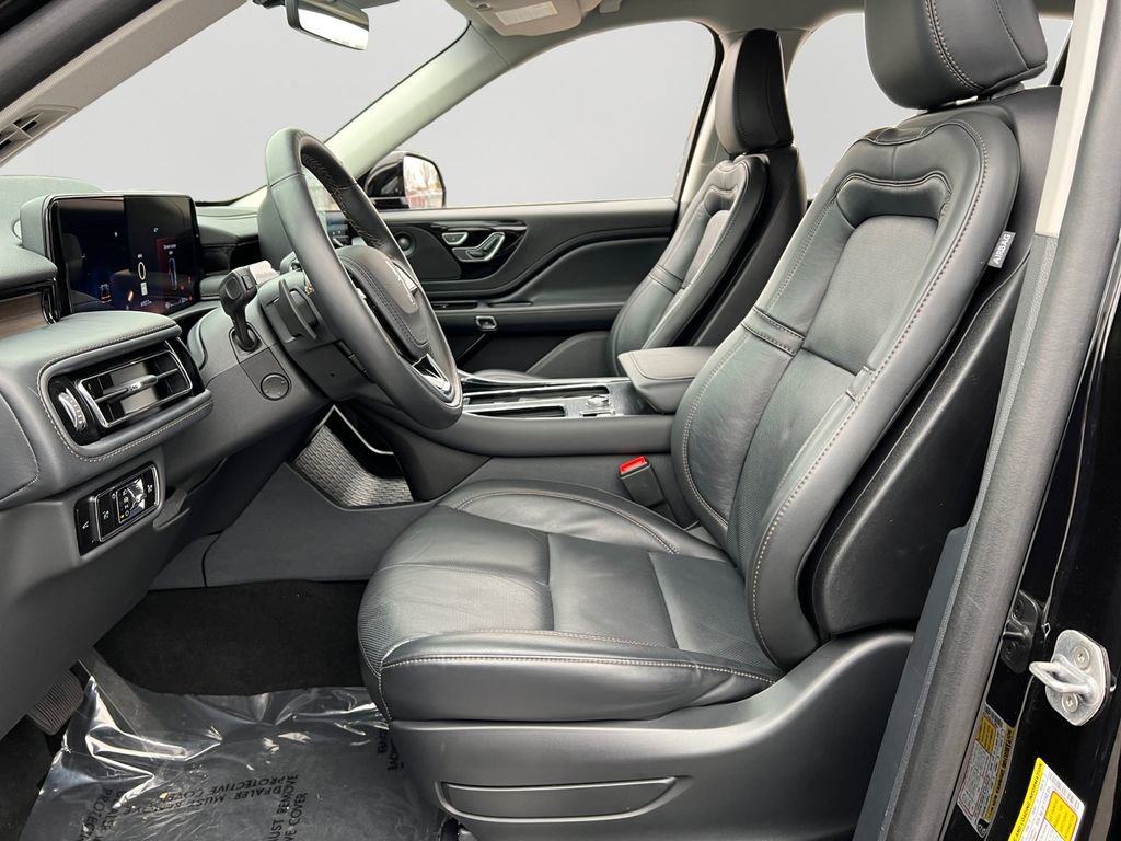 Used 2025 Lincoln Aviator Reserve image 16