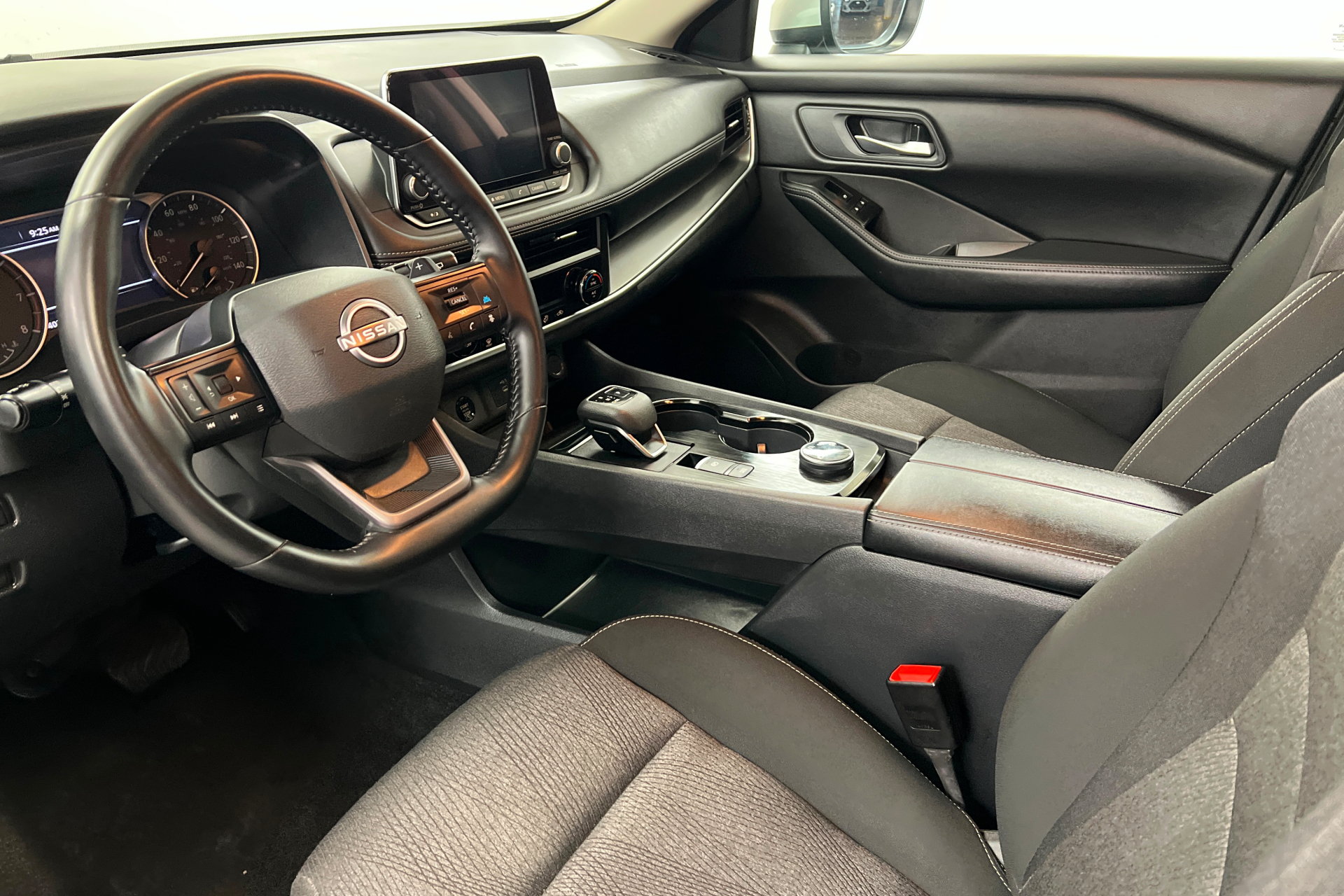 Used 2025 Nissan Rogue SV AWD/4WD image 15