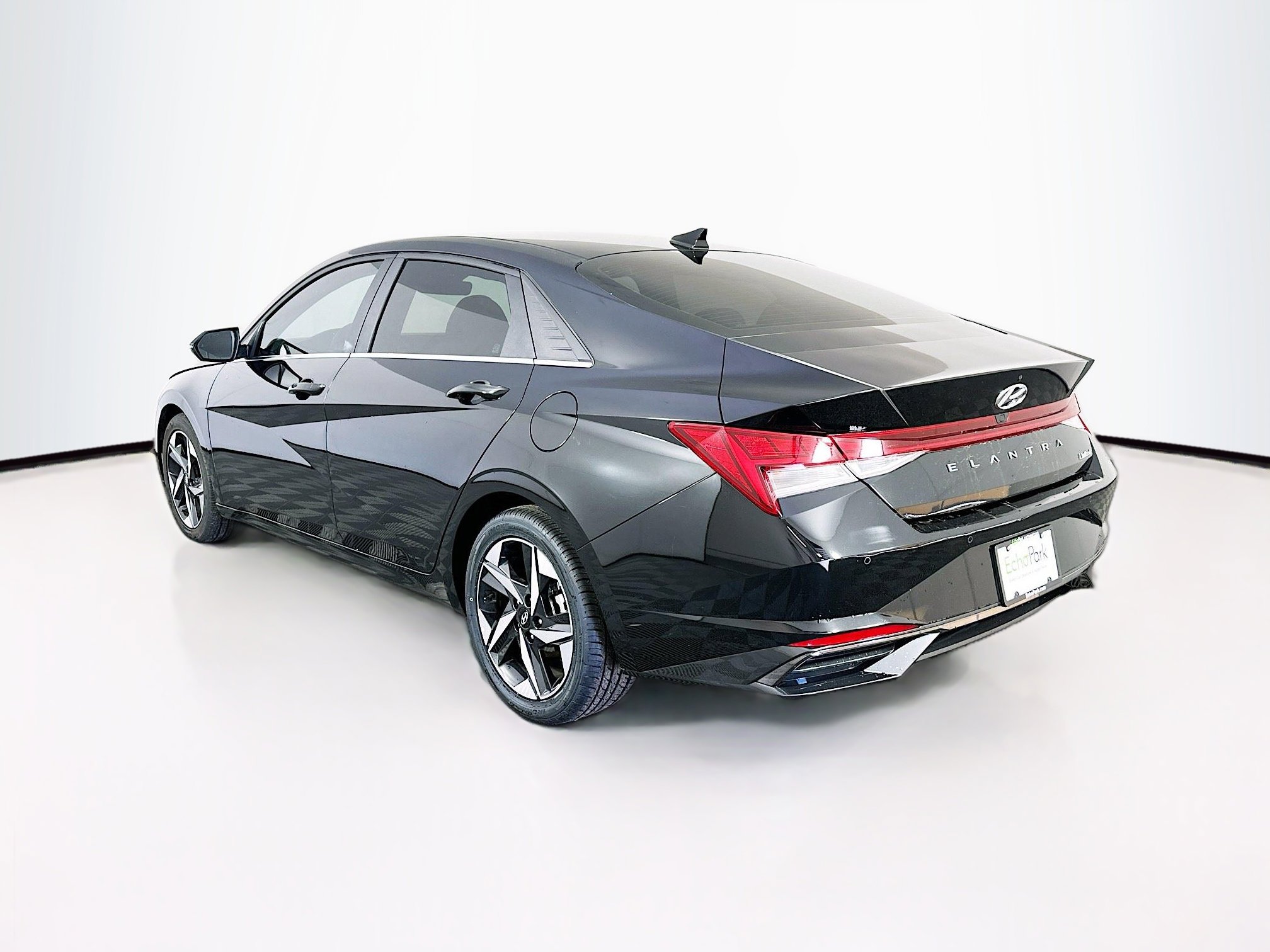 Used 2023 Hyundai Elantra Limited w/ Cargo Package image 5