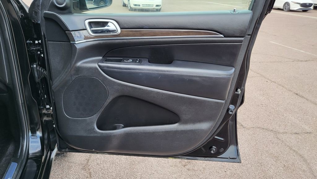 Used 2018 Jeep Grand Cherokee Overland image 17