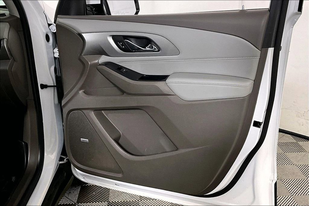 Used 2020 Chevrolet Traverse LT w/ LT Premium Package image 23