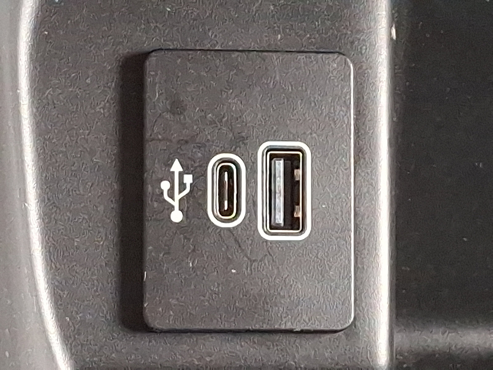 Used 2025 Ford F150 Lightning XLT image 24