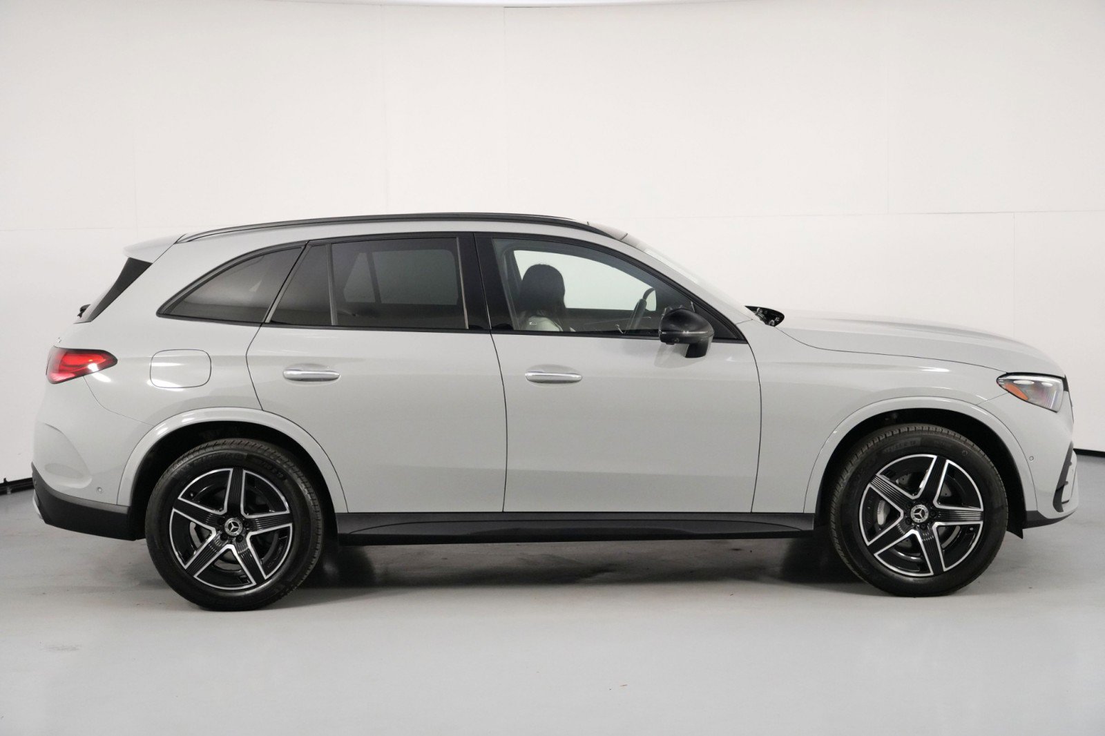 Used 2025 Mercedes-Benz GLC 300 4MATIC w/ AMG Line image 56