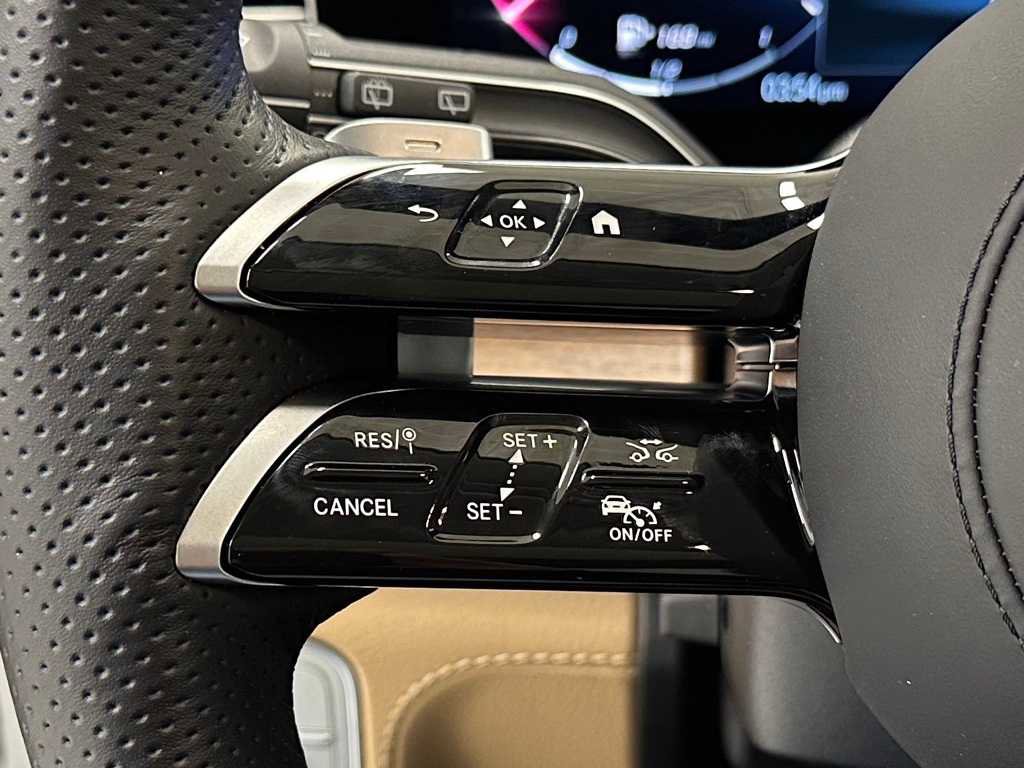 Used 2025 Mercedes-Benz GLS 580 4MATIC image 25