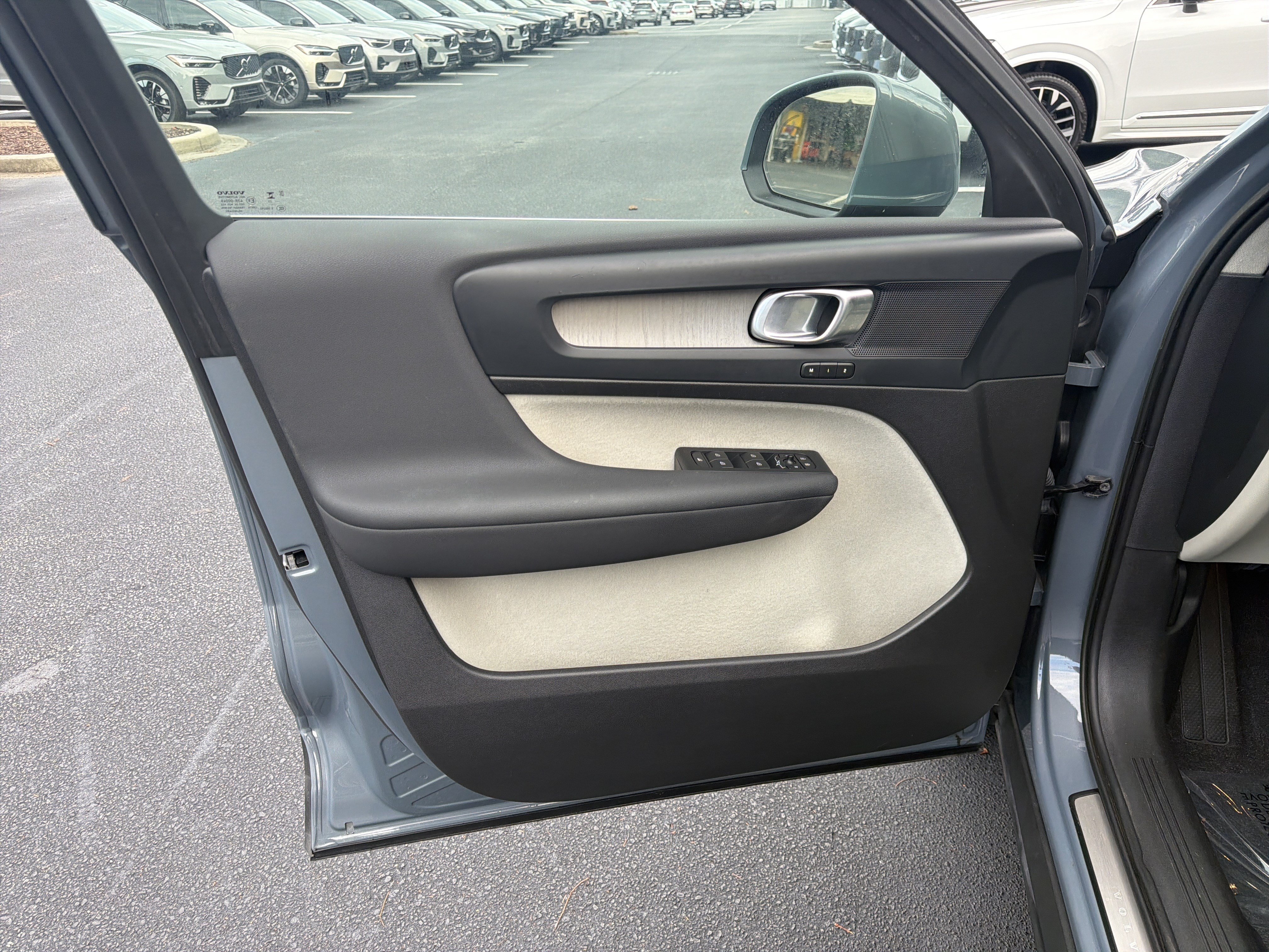 Certified 2023 Volvo XC40 B5 Plus w/ Protection Package Premier AWD/4WD image 14