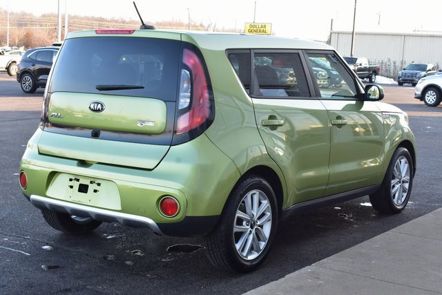 Used 2017 Kia Soul + image 6