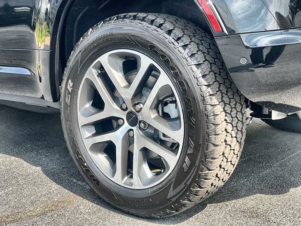 New 2026 Land Rover Defender 110 X-Dynamic SE AWD/4WD image 11
