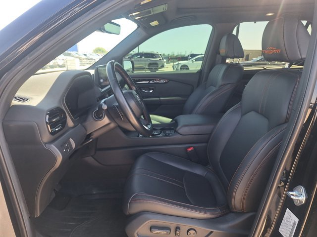 Used 2023 Honda Pilot TrailSport image 10