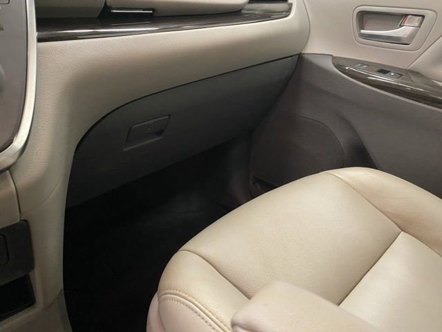 Used 2018 Toyota Sienna XLE w/ XLE Navigation Package image 21