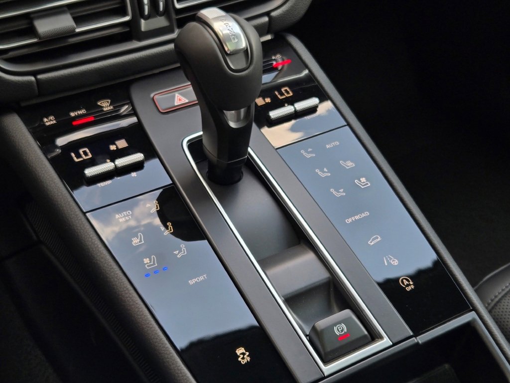 New 2026 Porsche Macan image 25