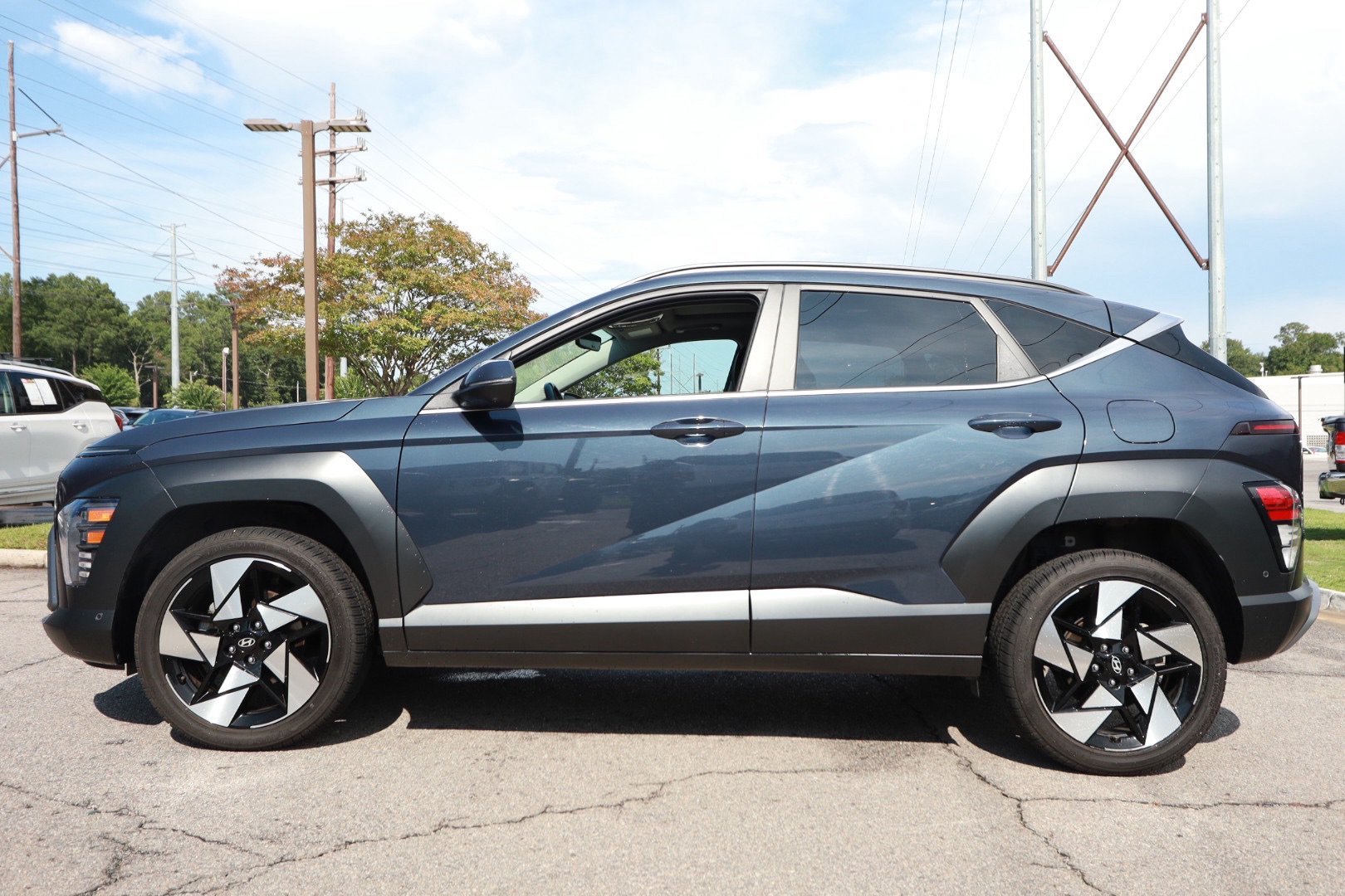Used 2024 Hyundai Kona Limited AWD/4WD image 2
