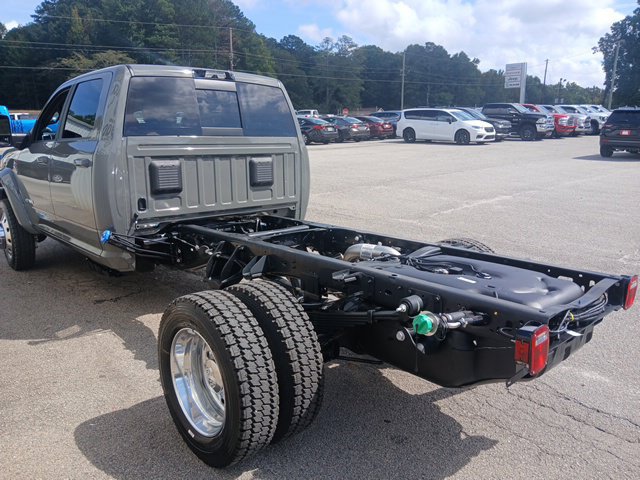 New 2027 RAM 4500 4x4 Crew Cab DRW w/ Laramie Trim Package image 5