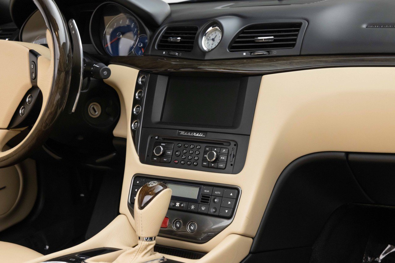 Used 2015 Maserati GranTurismo Convertible RWD image 26