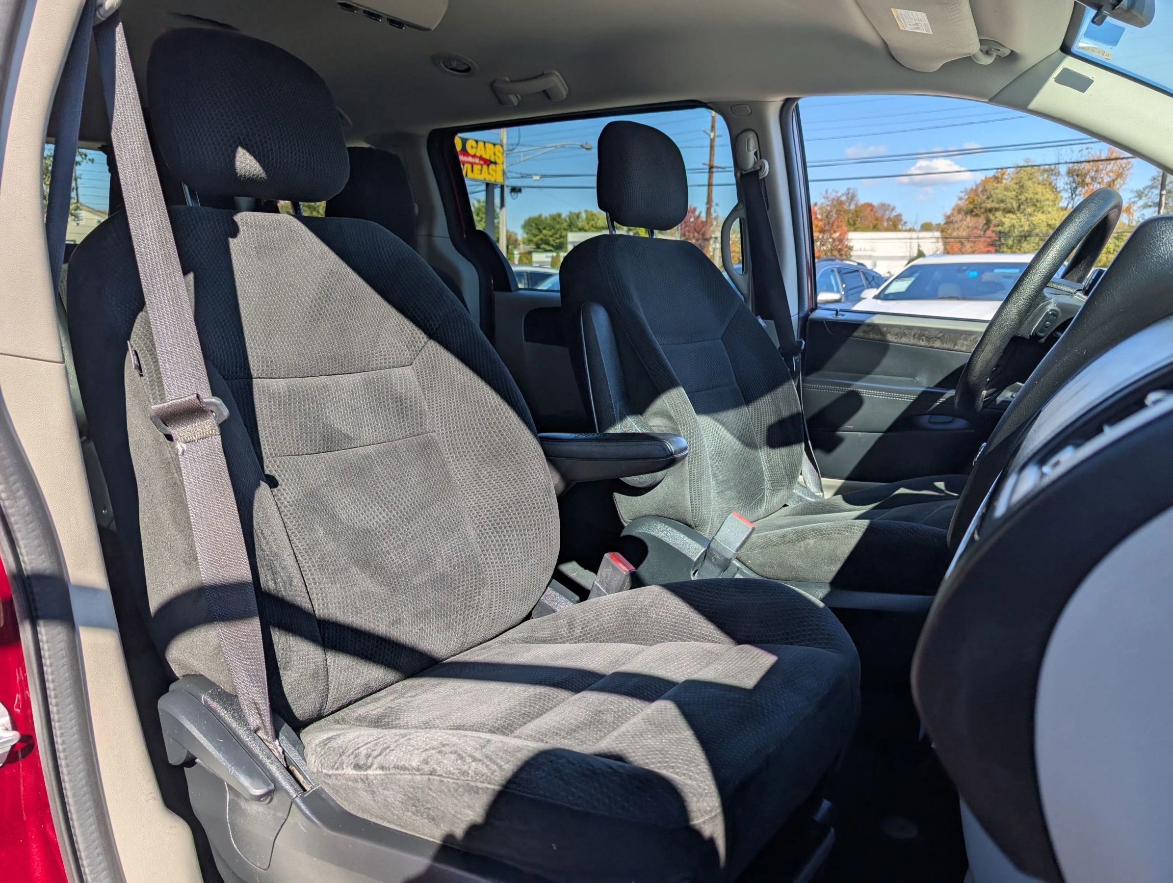 Used 2017 Dodge Grand Caravan SE image 14