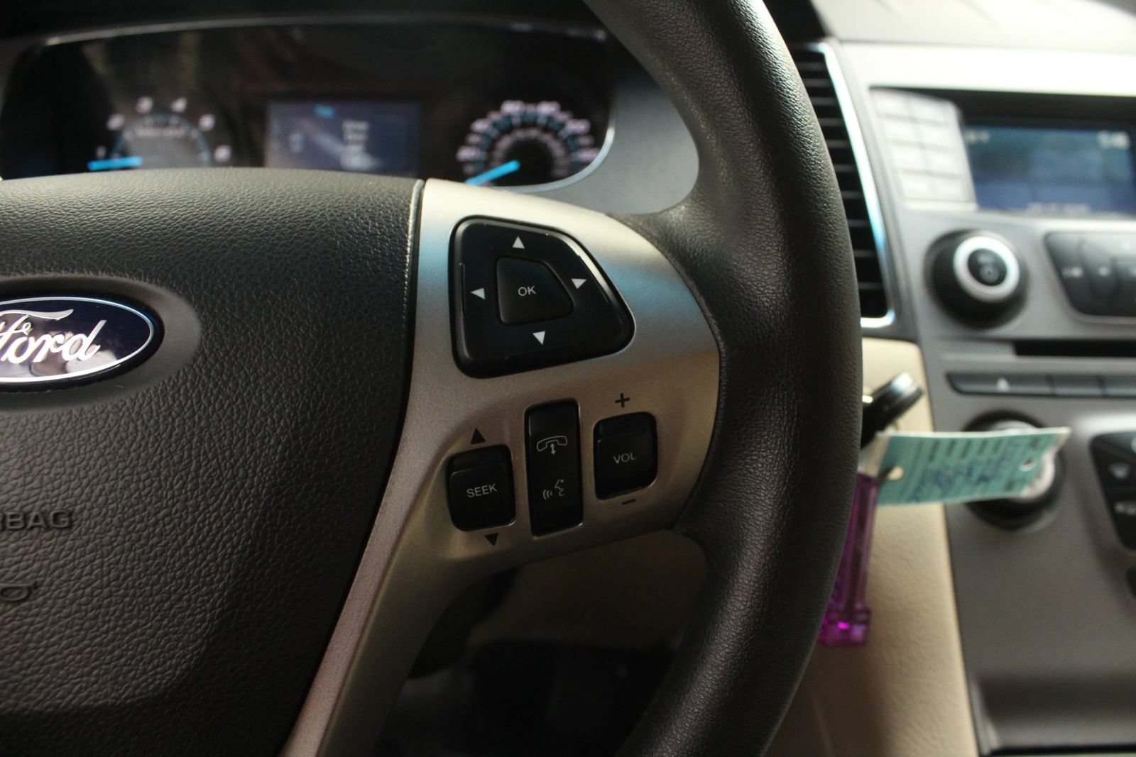 Used 2016 Ford Taurus SE FWD image 31
