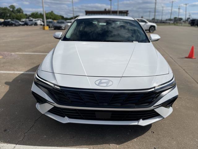 New 2025 Hyundai Elantra Limited image 3