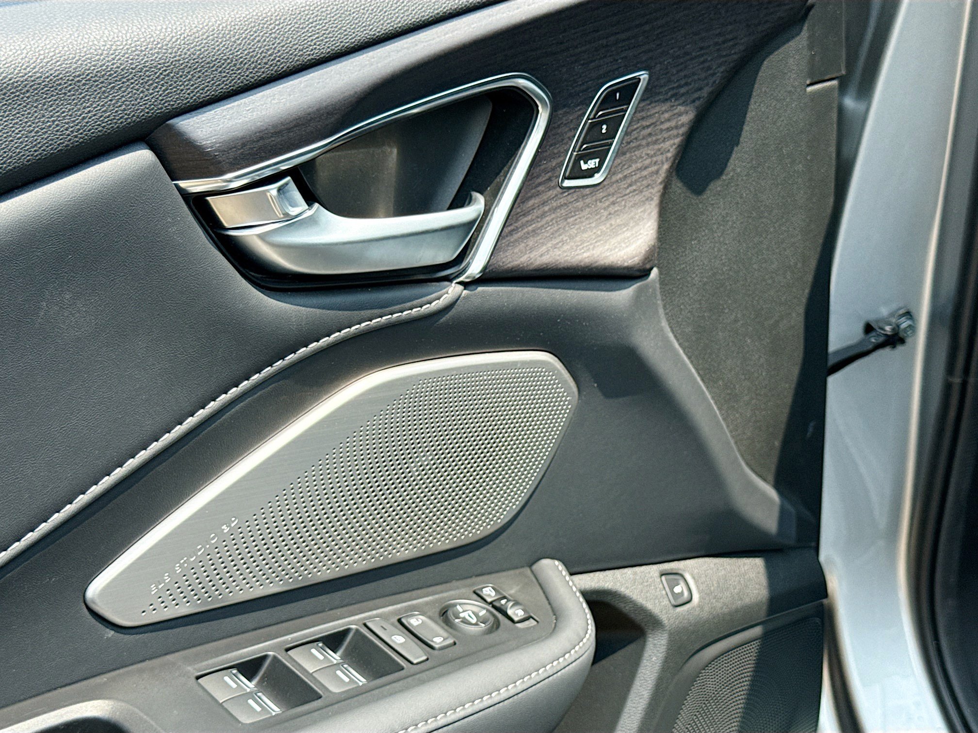 Used 2025 Acura RDX w/ Advance Package AWD/4WD image 8