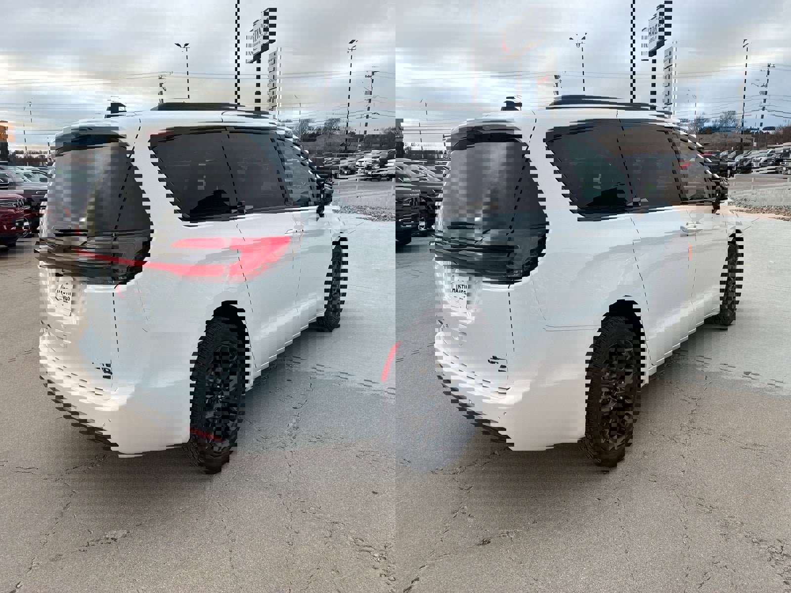 New 2026 Chrysler Pacifica Limited w/ Uconnect Theater Family Group image 7