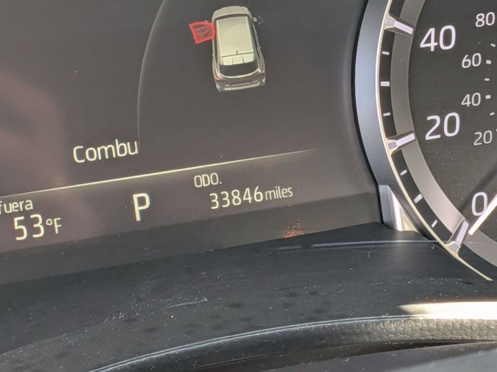 Used 2025 Toyota Highlander LE image 21