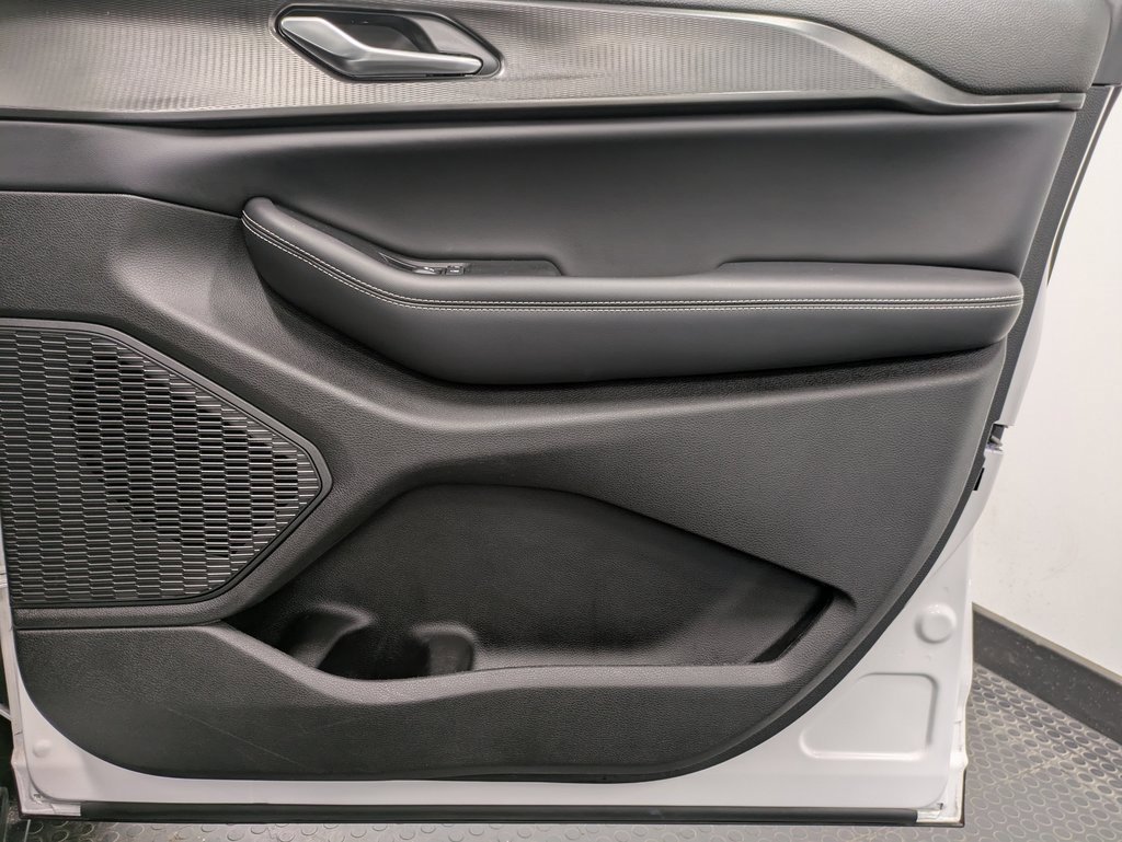 Used 2023 Jeep Grand Cherokee Altitude image 27