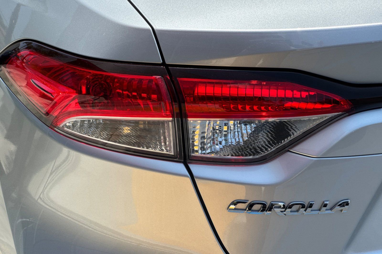 Used 2024 Toyota Corolla LE w/ LE Convenience Package FWD image 35