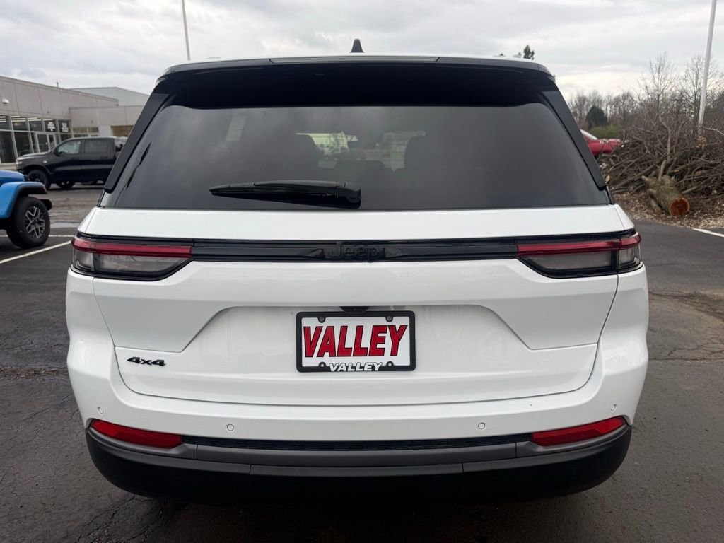 New 2026 Jeep Grand Cherokee Limited w/ Limited Altitude Package AWD/4WD image 4