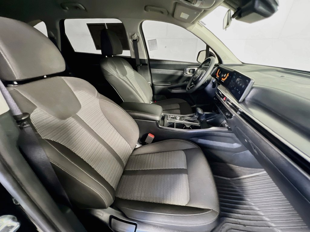 Certified 2025 Kia Sorento LX FWD image 28