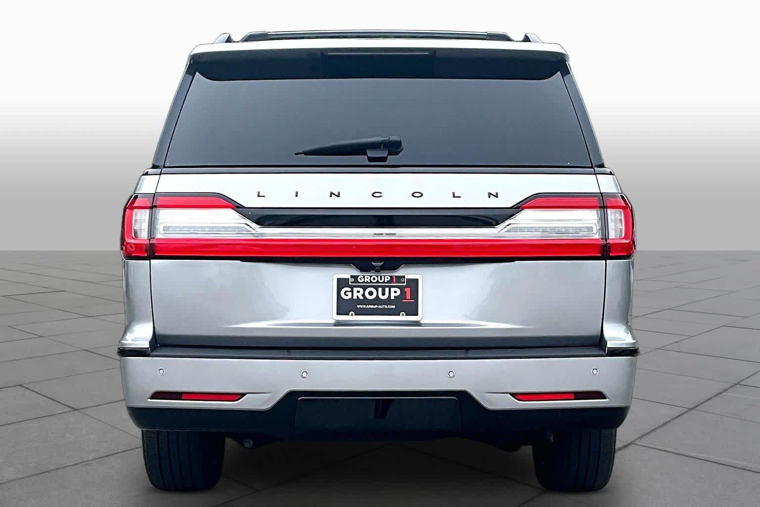 Used 2021 Lincoln Navigator L Reserve w/ Luxury Package AWD/4WD image 4