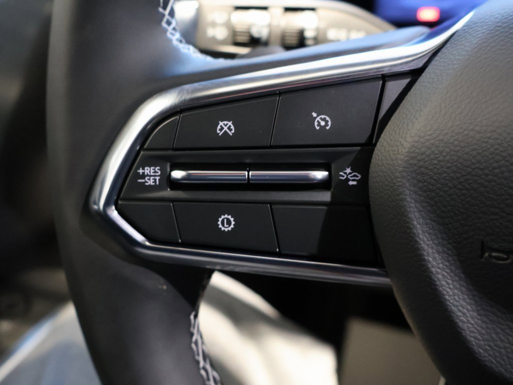 Used 2025 Chevrolet Traverse LT w/ Sun and Wheel Package image 17