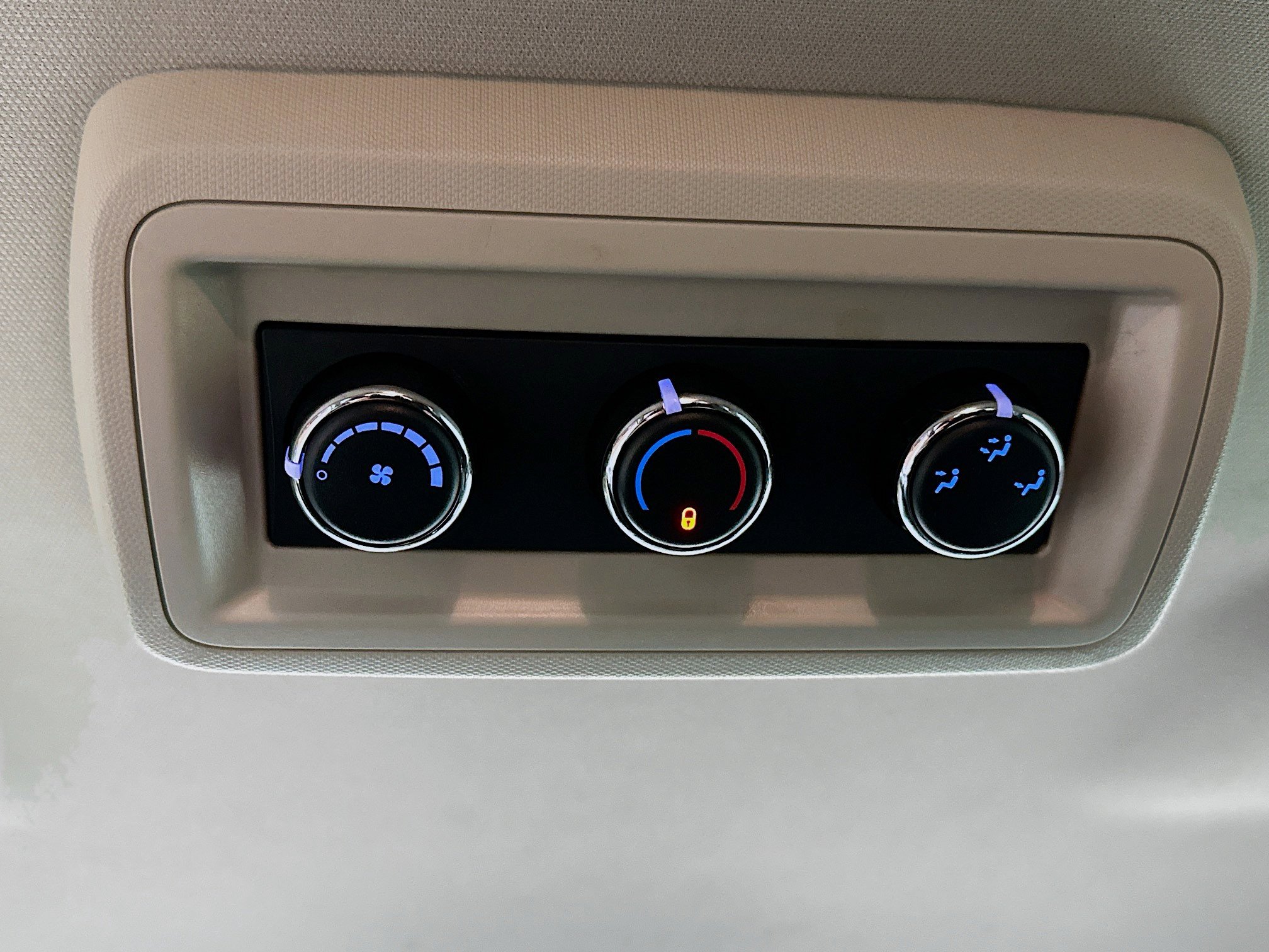 Used 2019 Dodge Journey SE image 23